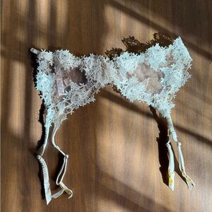 Victoria's Secret Cream Lace Garter Belt